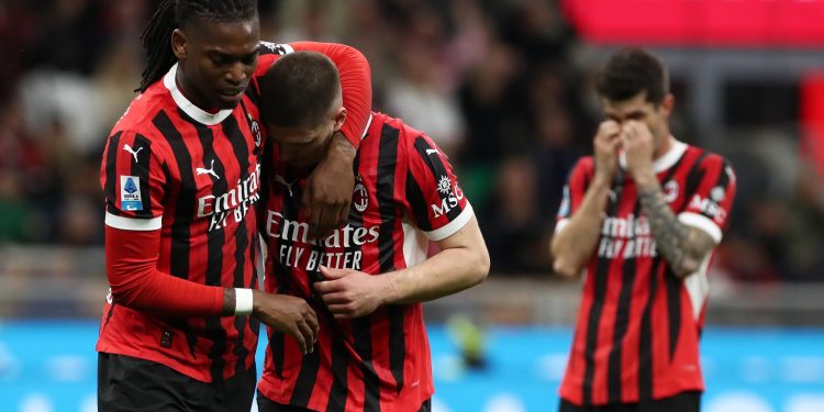 Rafael Leao and Luka Jovic after AC Milan lose to Atalanta in Serie A