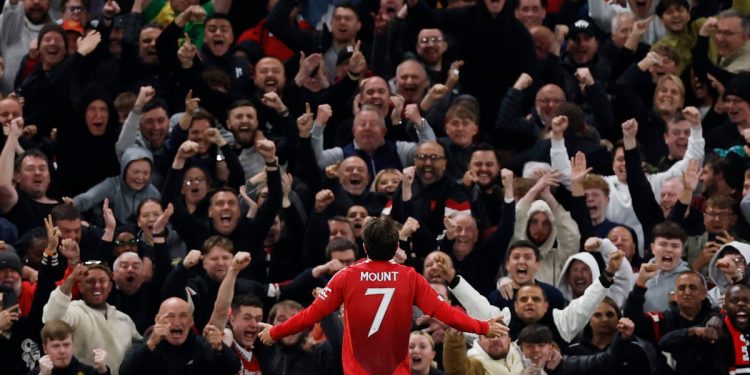 Mount shines as Manchester United books final trip