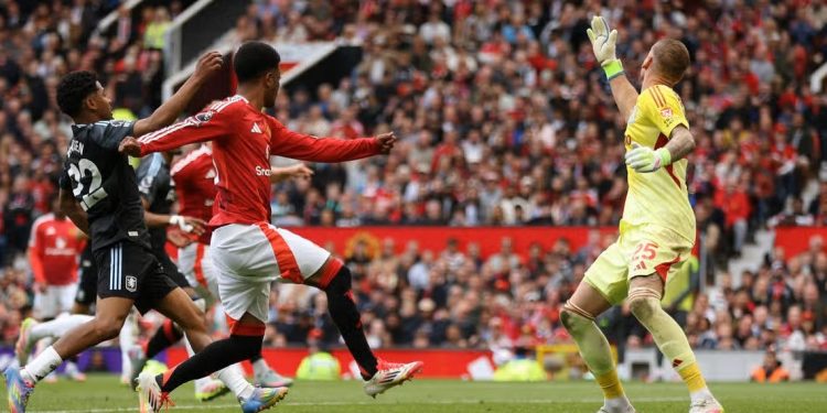 Manchester united score with aston villa players in the background