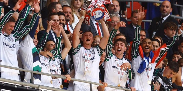 Sunderland celebrate promotion to the premier league