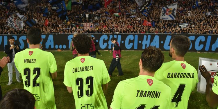 Players of Pisa celebrate during their game against US Cremonese (Imagn)