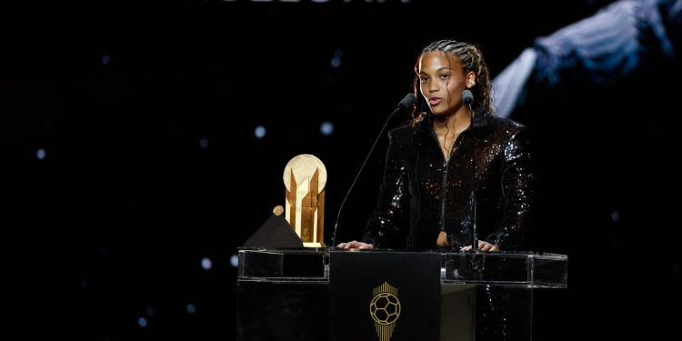 Vicky López accepts the Women's Kopa Trophy (Reuters)
