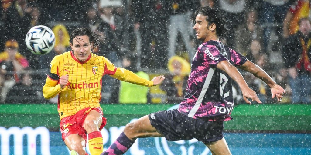 Florian Thauvin scored Lens' second goal in their 3-0 victory over Lille (Imagn)